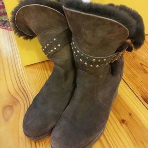 EMU BOOTS SZ 8 BROWN SUEDE WEDGE SHEARLING LINING